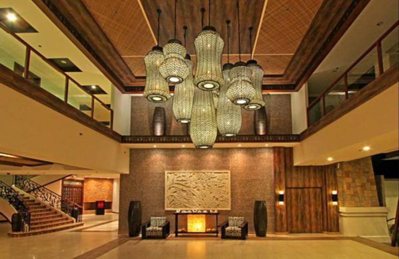 The Bellevue Resort Panglao Dış mekan fotoğraf The lobby of the hotel