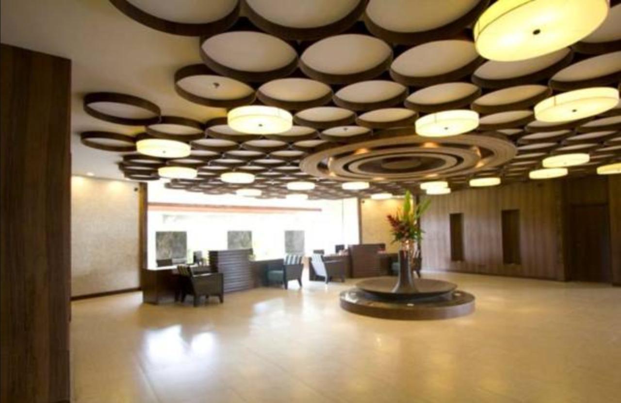 The Bellevue Resort Panglao Dış mekan fotoğraf The lobby of the hotel