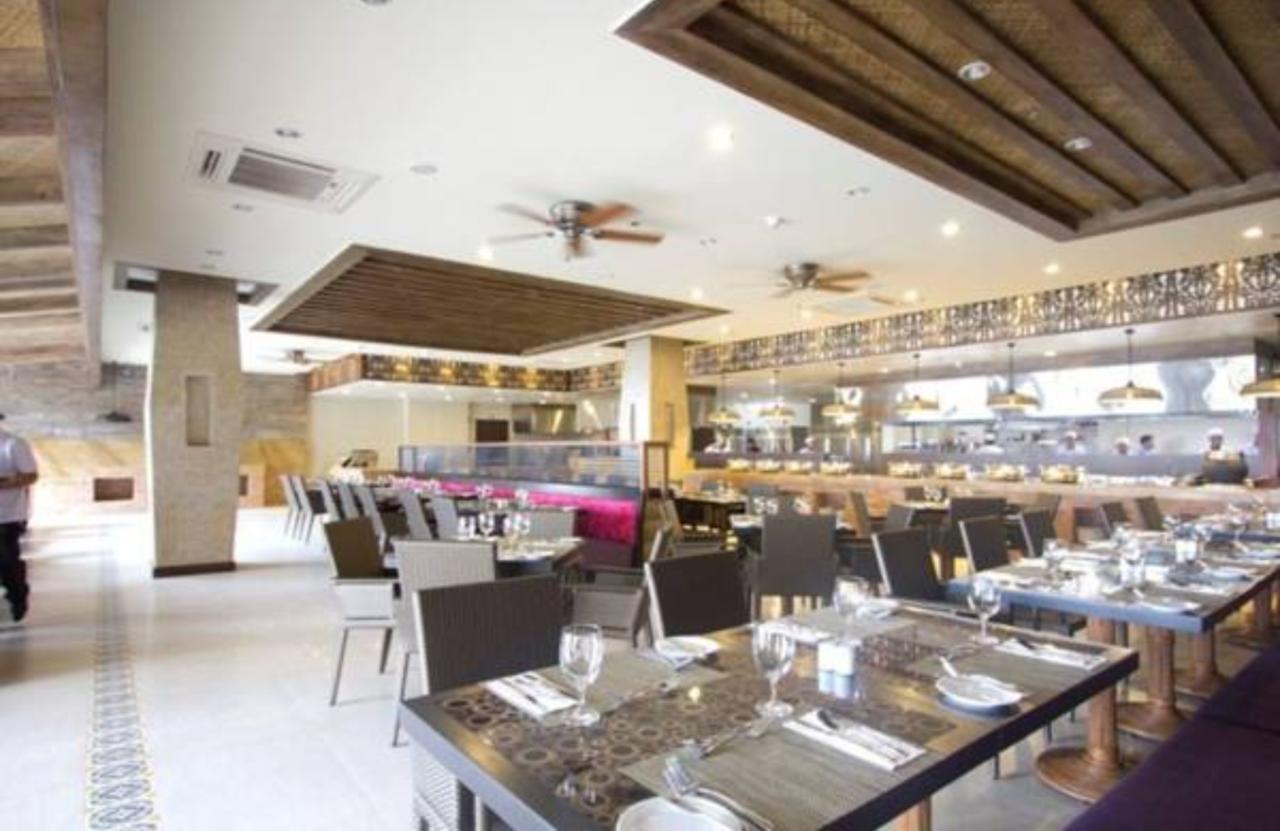 The Bellevue Resort Panglao Dış mekan fotoğraf The interior of the restaurant