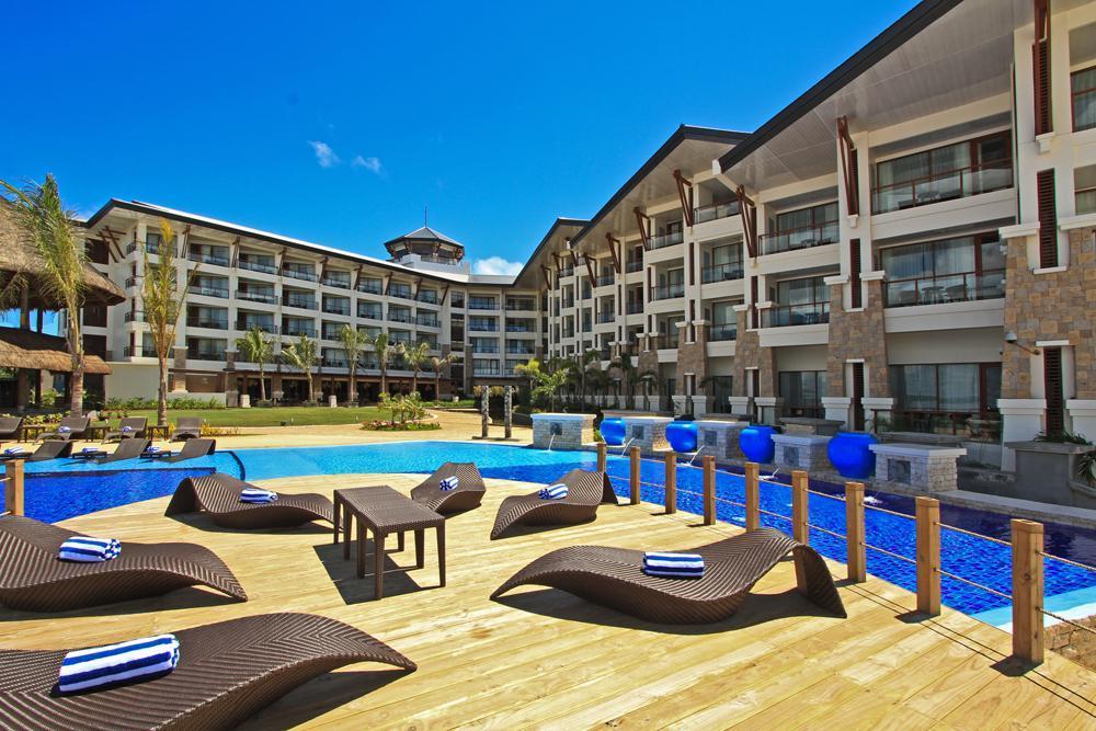 The Bellevue Resort Panglao Dış mekan fotoğraf The pool at the Radisson Blu Hotel Cebu