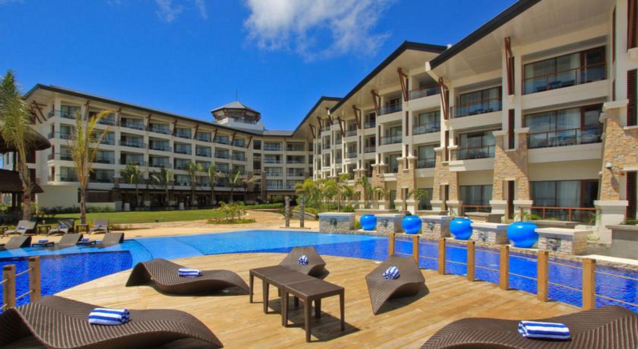 The Bellevue Resort Panglao Dış mekan fotoğraf The pool at the hotel