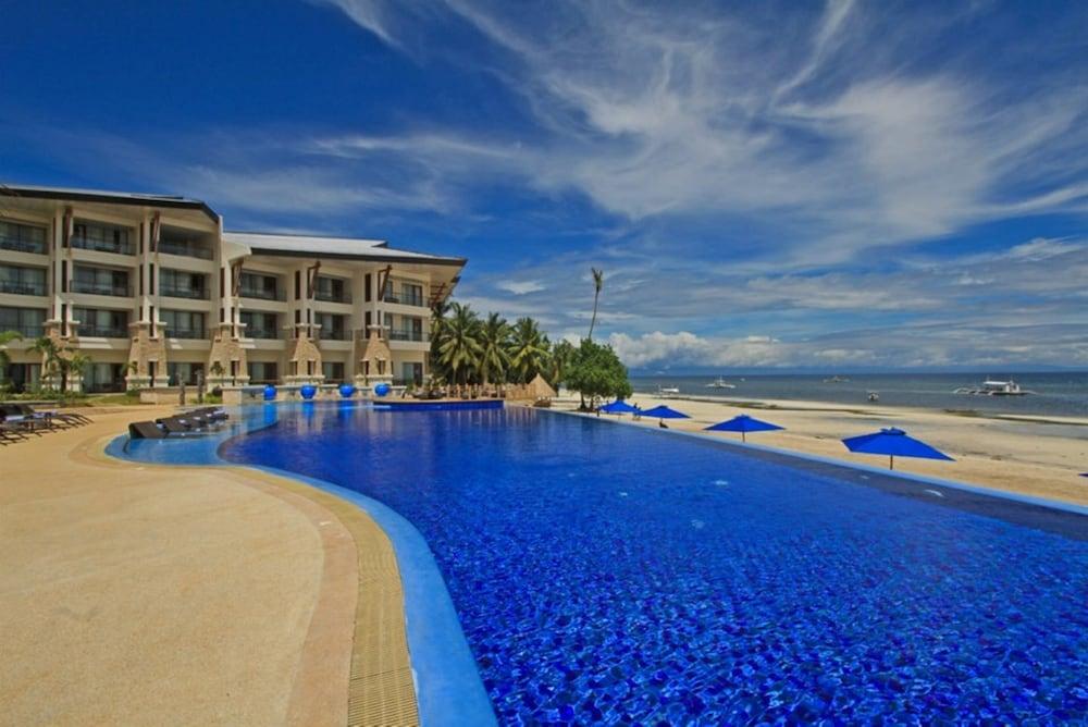 The Bellevue Resort Panglao Dış mekan fotoğraf The swimming pool at the Shangri-La Hotel, Mactan Resort