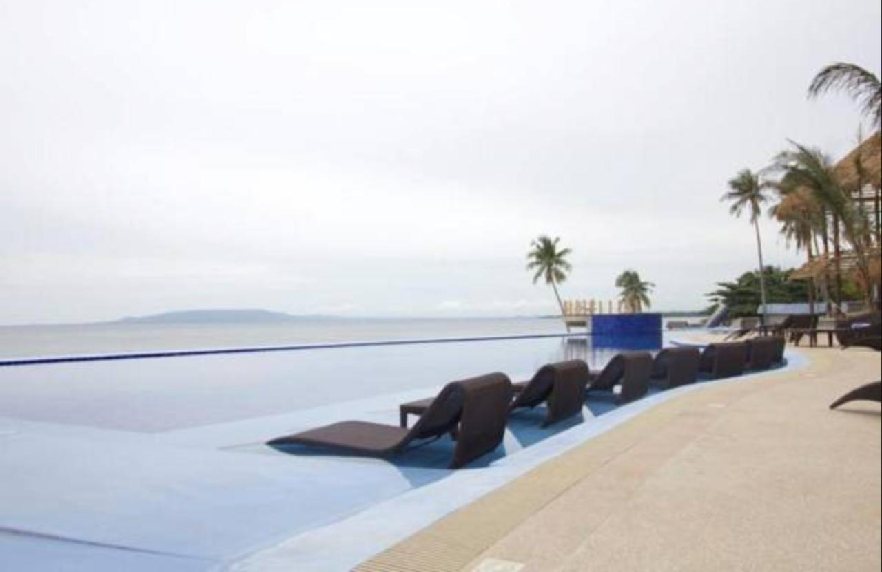 The Bellevue Resort Panglao Dış mekan fotoğraf Infinity pool at the Shangri-La Tanjung Rhu, Malaysia