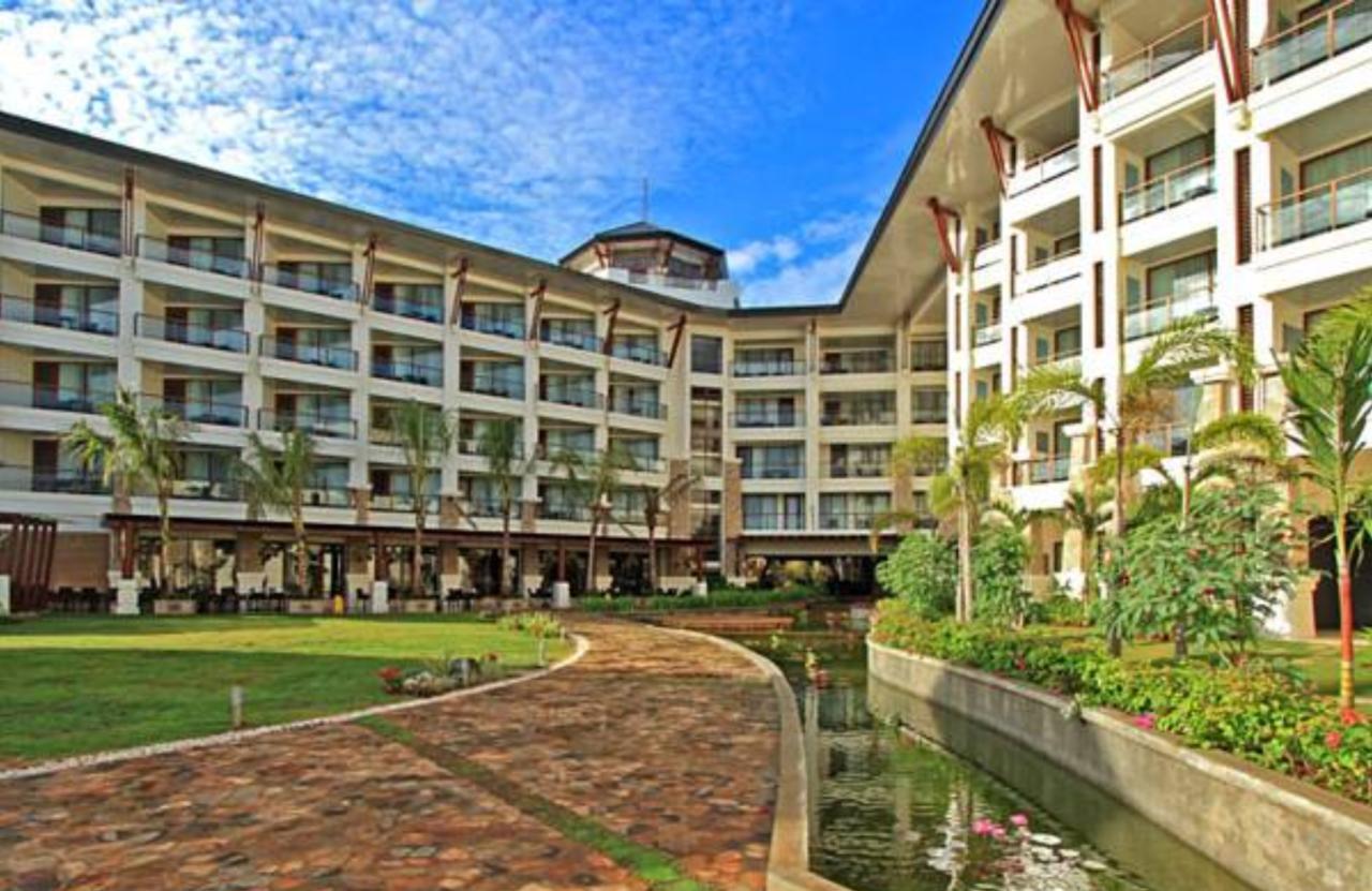 The Bellevue Resort Panglao Dış mekan fotoğraf The hotel's main building