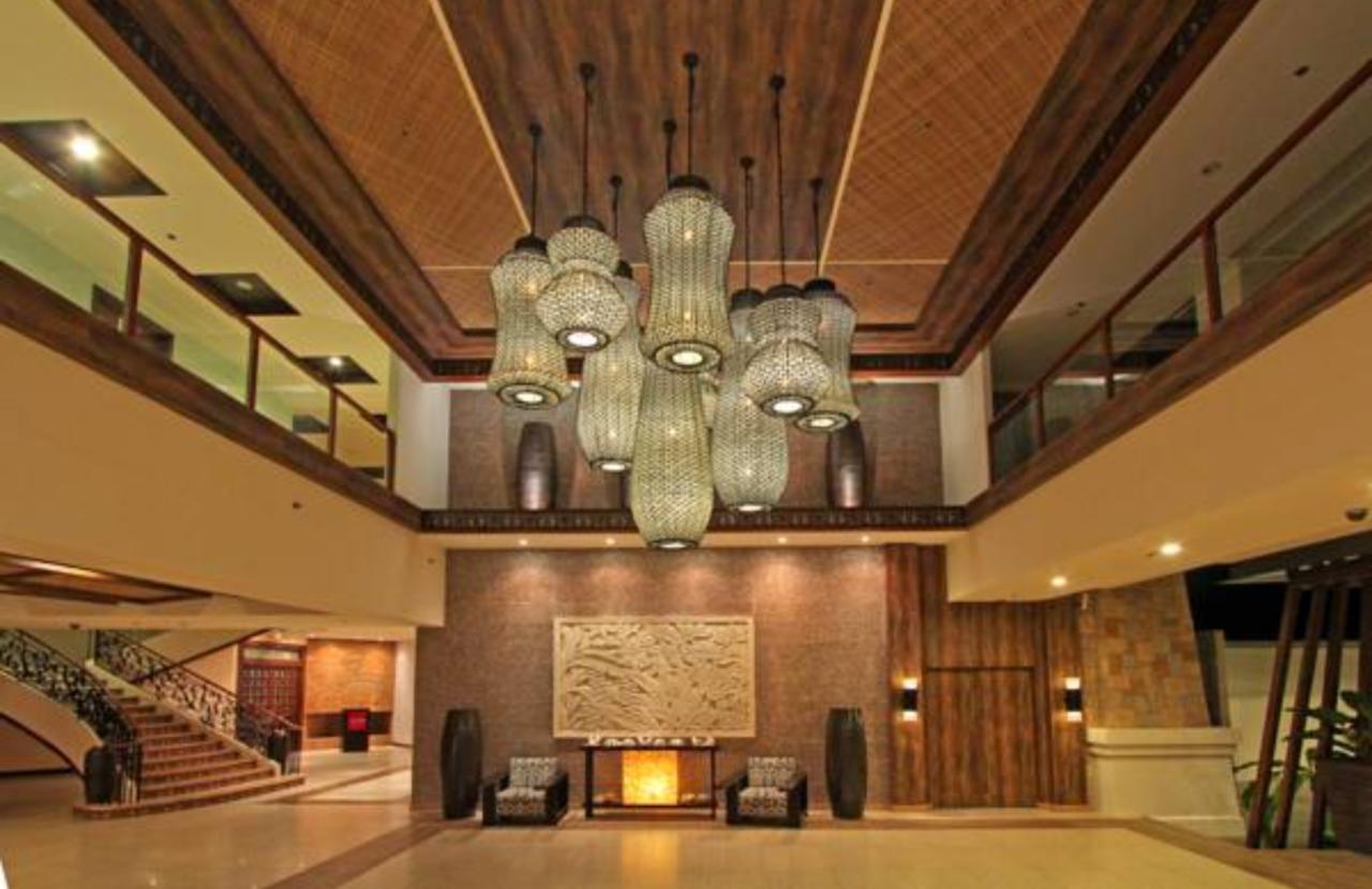 The Bellevue Resort Panglao Dış mekan fotoğraf The lobby of the hotel