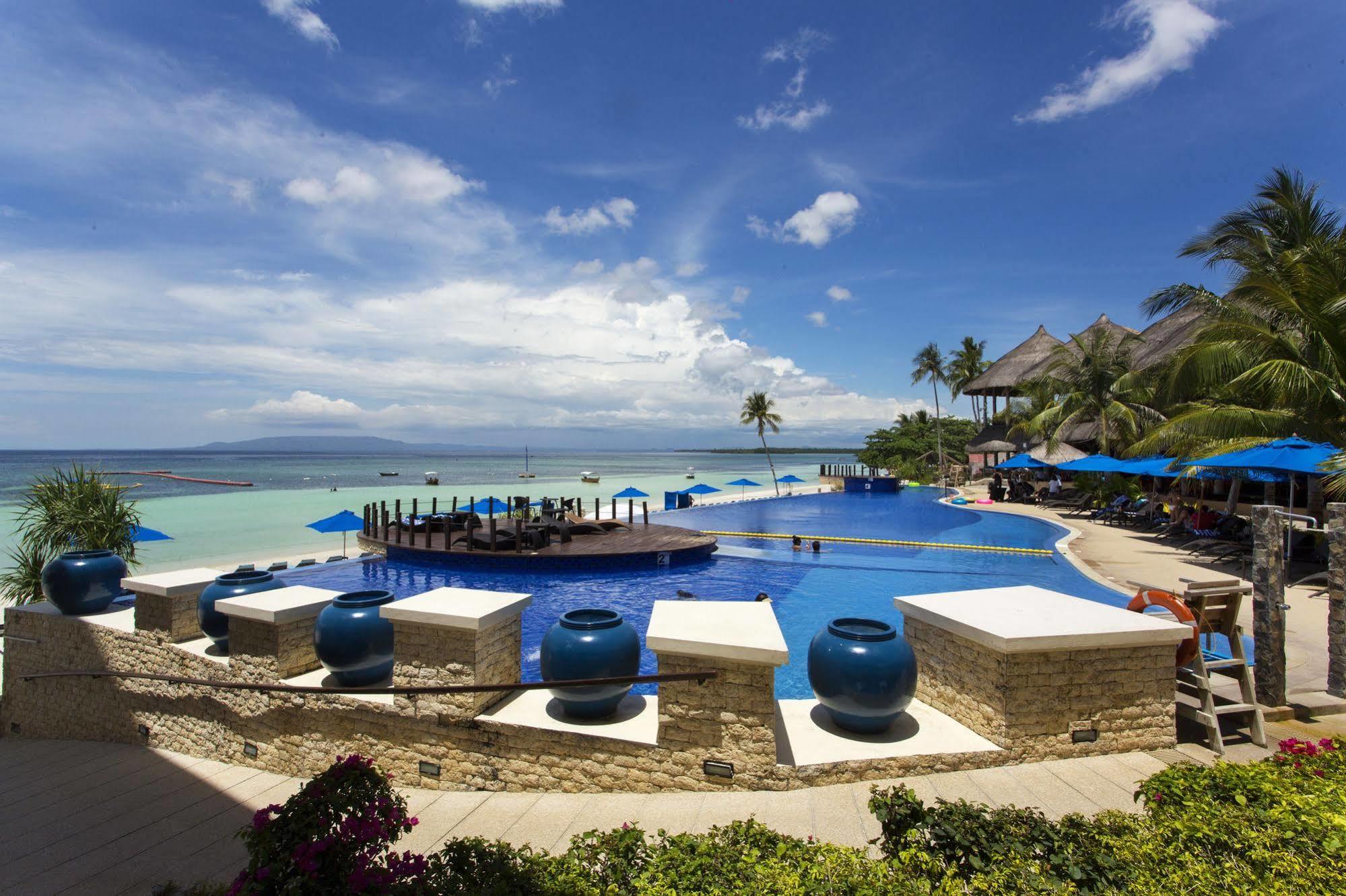 The Bellevue Resort Panglao Dış mekan fotoğraf The pool at the Shangri-La resort